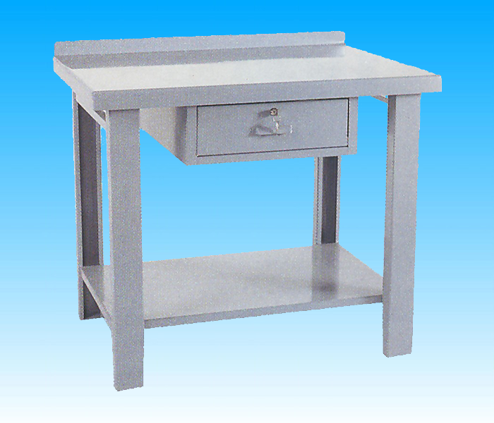 Banco-completamente-costituito-in-lamiera;-misura-100x70x90(h)cm