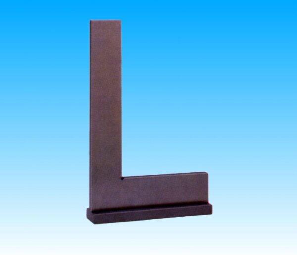 SQUADRA IN ACCIAIO TIPO A CAPPELLO A 90°